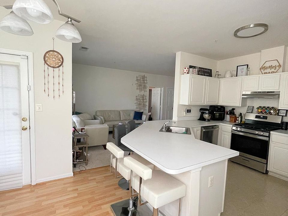 Kitchen/dining/living room