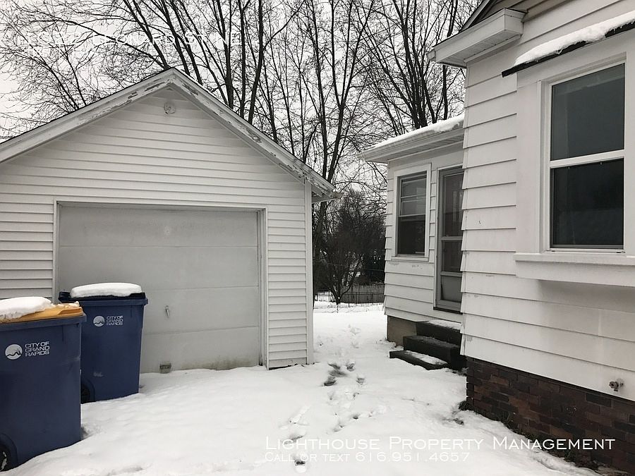 2nd image of 1022 Leonard St NE