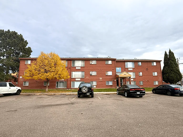 Townview Plaza Apartments — Photo 11