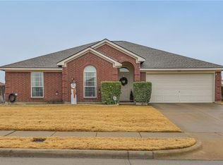 1402 Whispering Oaks Dr, Midlothian, TX 76065