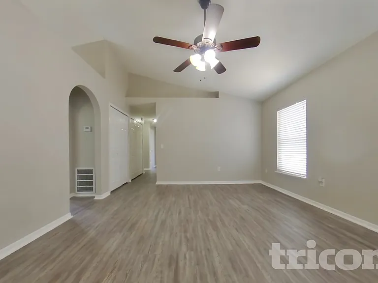 353 Comfort Dr — Photo 5