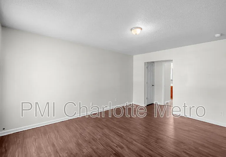 10800 Whittersham Dr — Photo 13