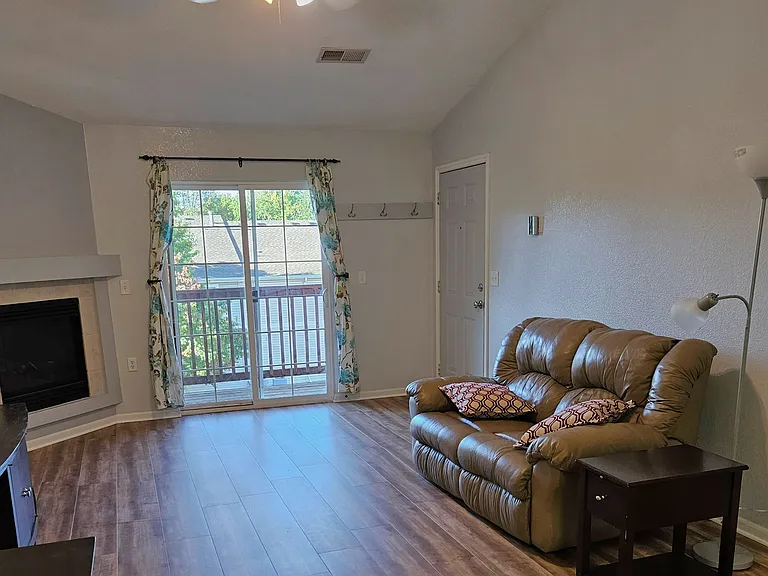 1221 University Ave #B302 — Photo 3