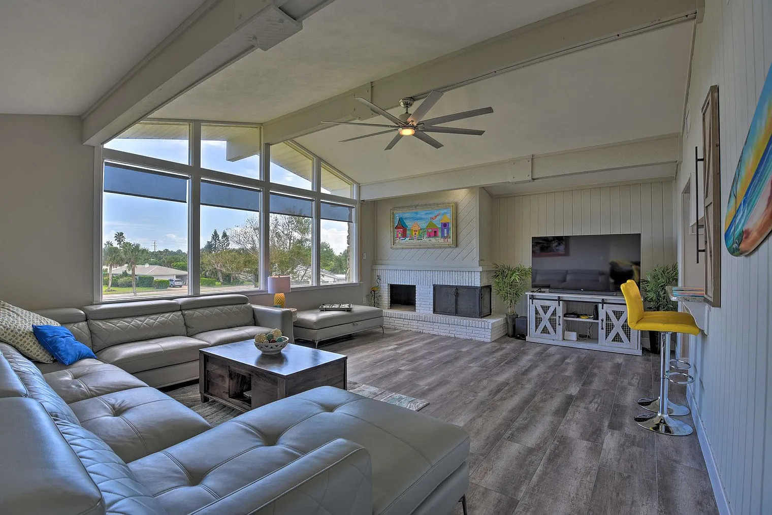 4 bed, 2.0 bath, 2895 sqft, $6,617 — Photo 2