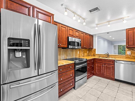 4th image of 10806 Cypress Glen Drive #10806