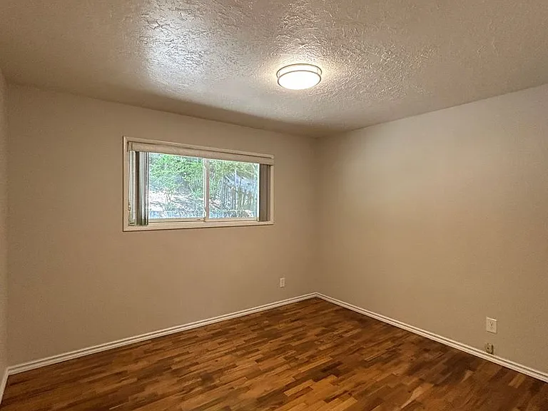 2407 Burcham St — Photo 13