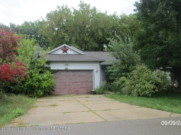 220 Winding River Dr #2, Williamston, MI 48895