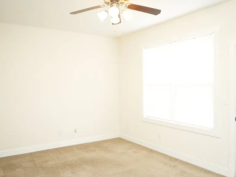 306 Marquette Ct — Photo 14