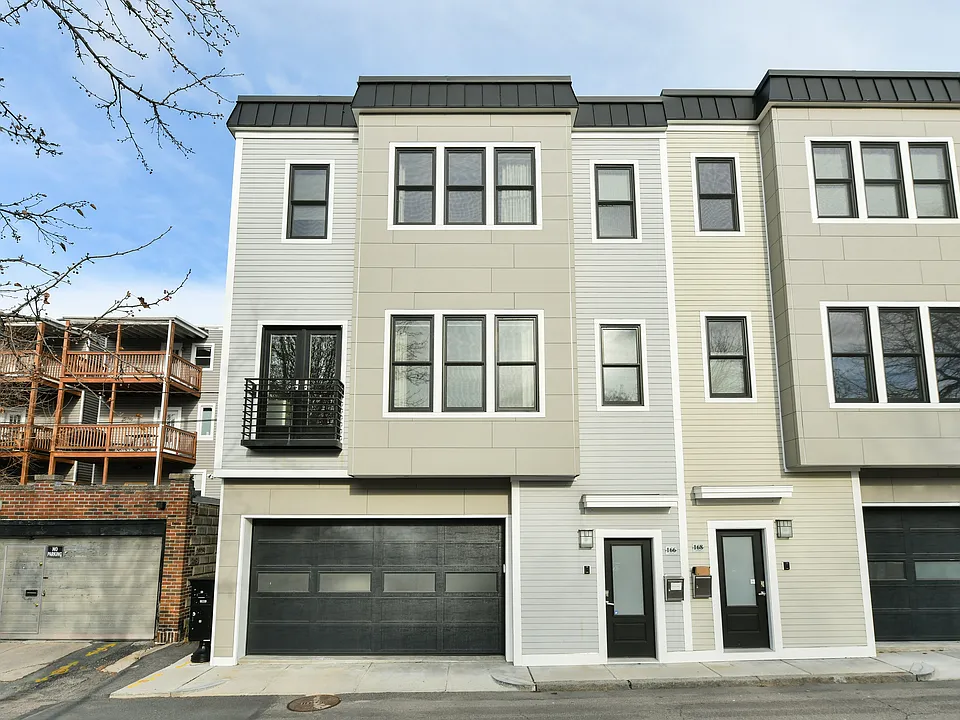 166 Gold St #166
