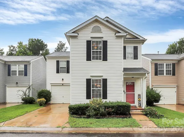 7707 Brisbane Ct, Charlotte, NC 28215