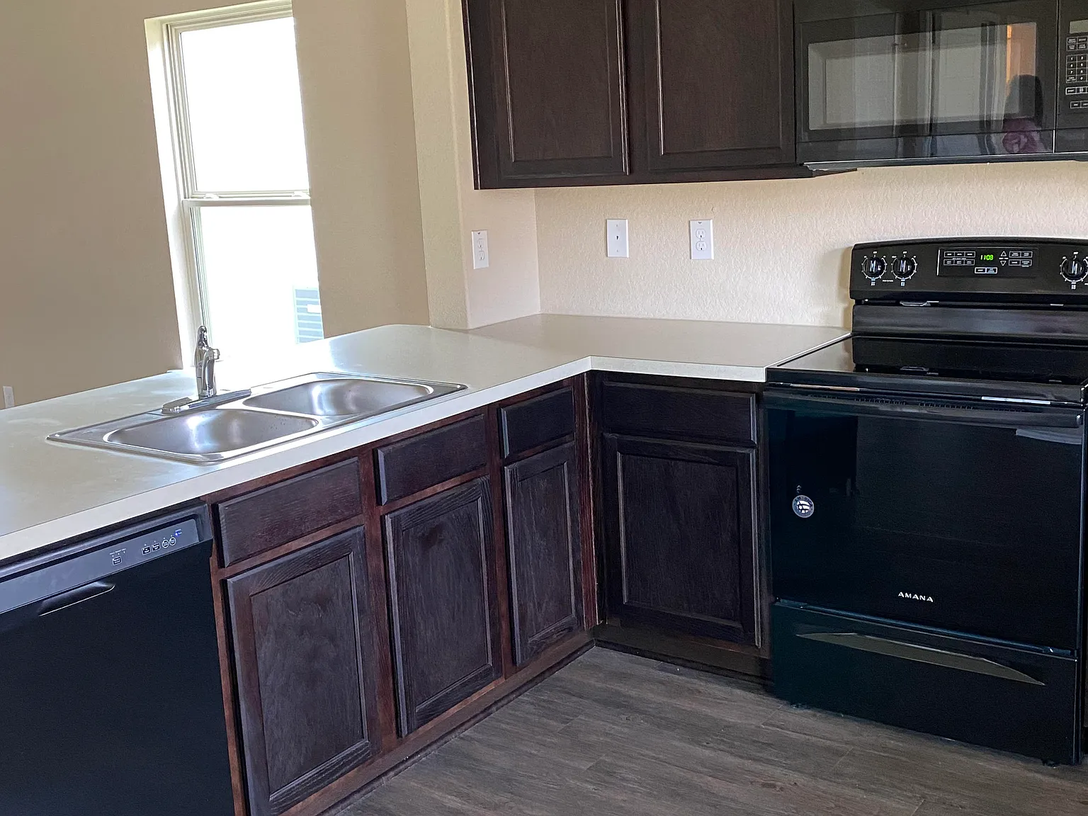 4 bed, 2.5 bath, 1706 sqft, $1,775 — Photo 3