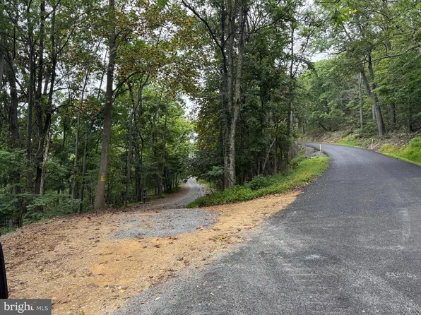 812 Lonesome Pine Ln, Great Cacapon, WV 25422