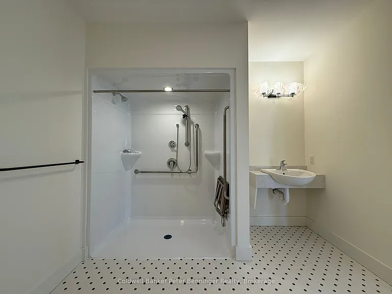 604 Queen St S #206 — Photo 8