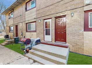 2811 Galilee Ave, Zion, IL 60099
