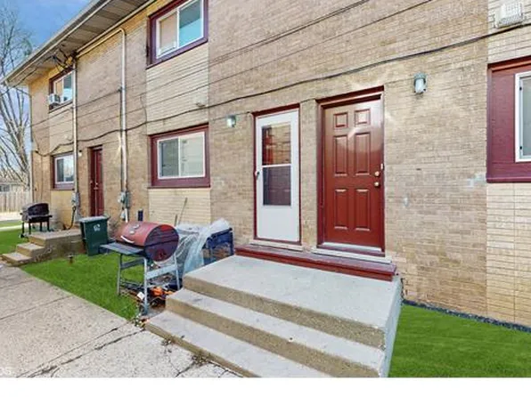 2805 Galilee Ave, Zion, IL 60099