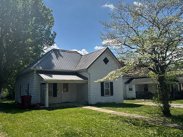 1210 E Chilhowie Ave — Photo 1