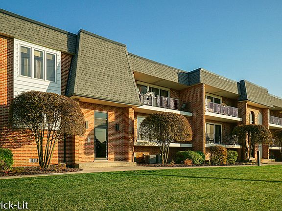 2nd image of 15720 Deerfield Ct Unit 1S