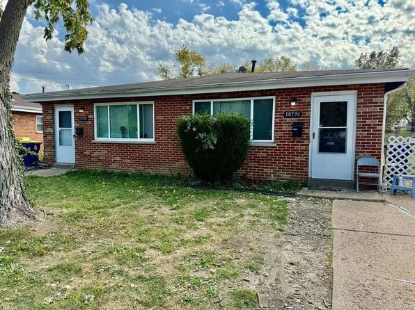 10728 Tropic Dr #28-30, Saint Ann, MO 63074