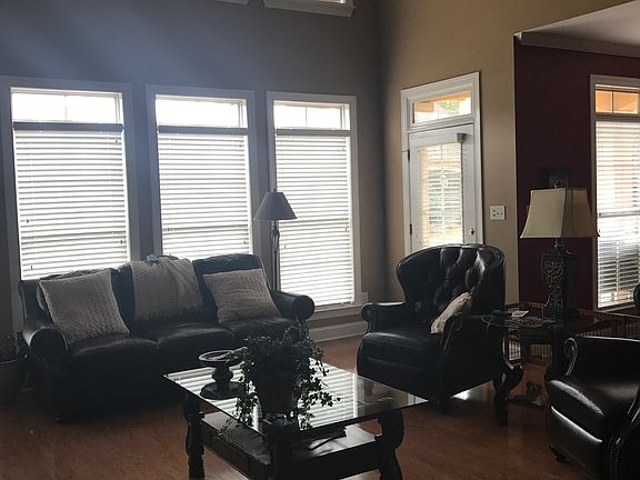3rd image of 50 Idlewood Cir