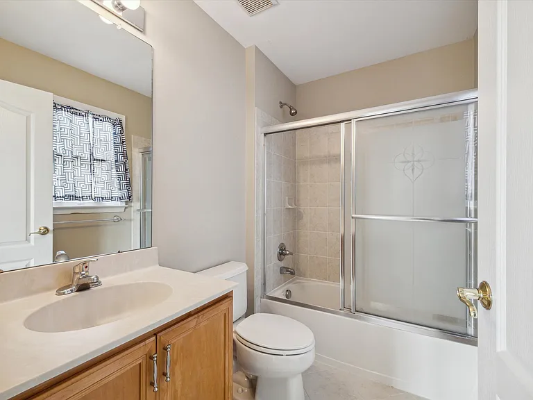 24323 Bellingham Dr — Photo 8