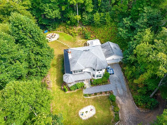 3rd image of 224 Concord Ln