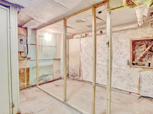 8 Van Siclen Avenue 8 image 13 of 14