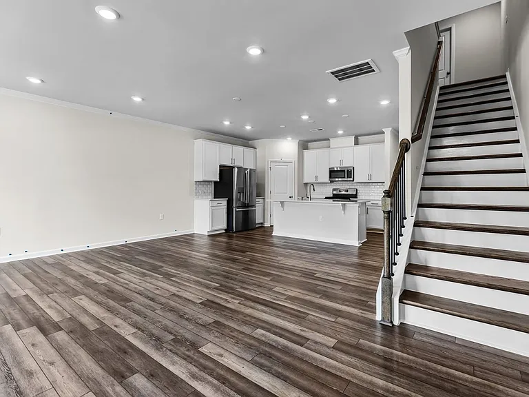 5104 Anamosa St — Photo 2