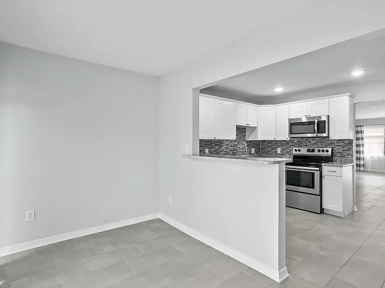 4920 Locust St NE #115 — Photo 8