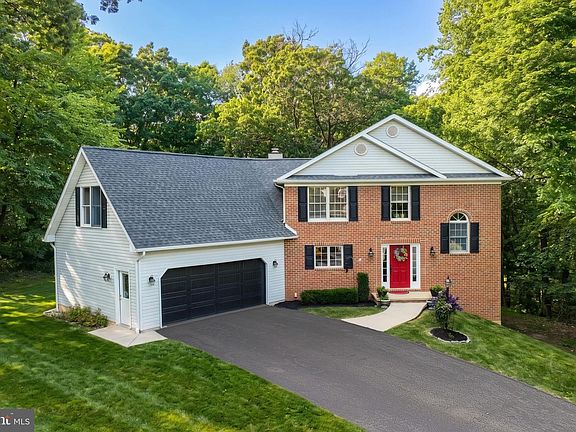 2nd image of 2251 Tall Oaks Ln