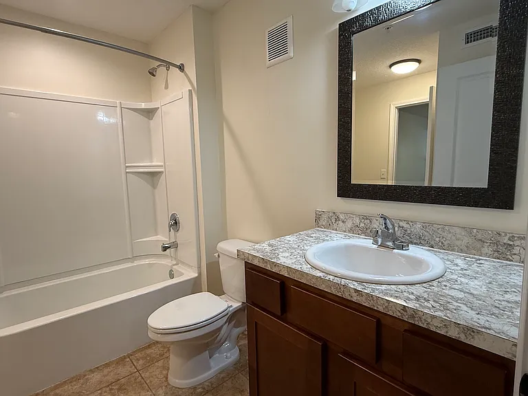 806 Oak St #14-1 — Photo 7