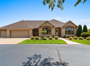 5391 River Oaks Dr, De Pere, WI 54115