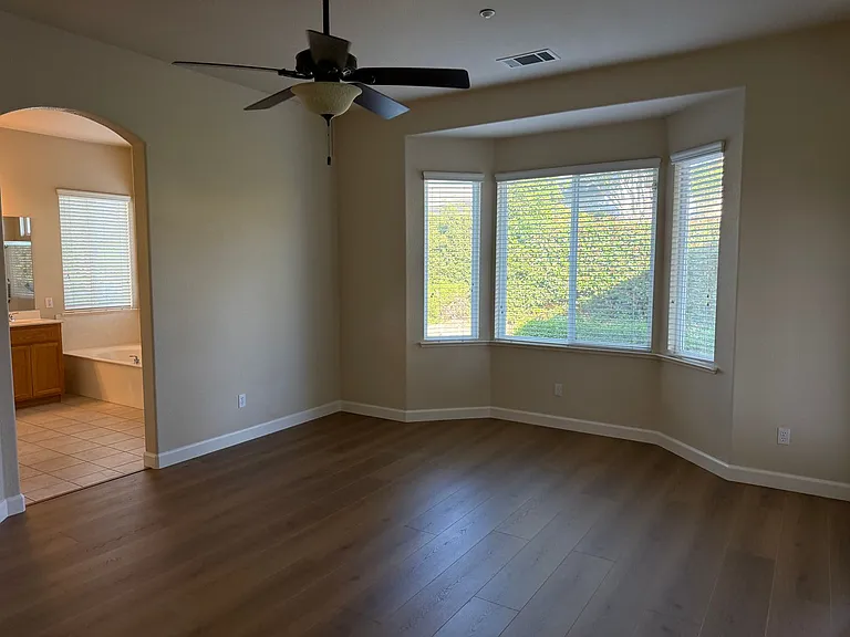 1587 Regent Dr — Photo 34