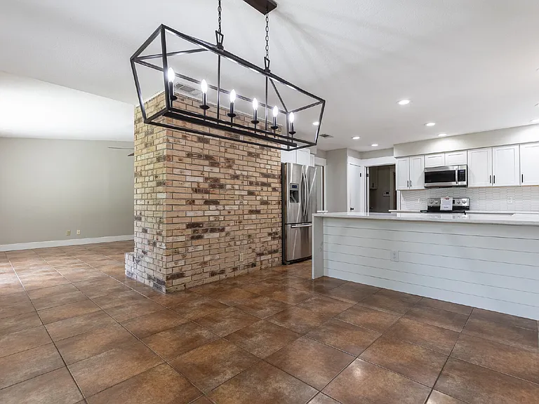 2331 Bluffridge St — Photo 9