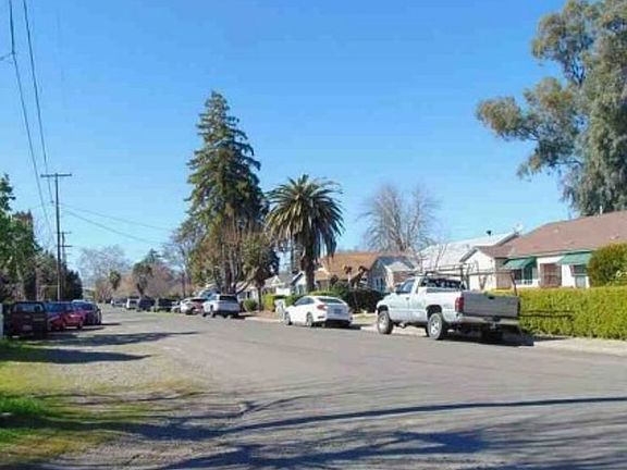 Exterior Neighborhood (street photo)