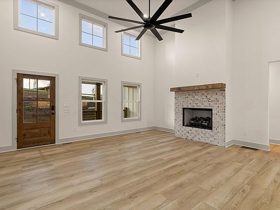 5th image of 222 Mystic Dr