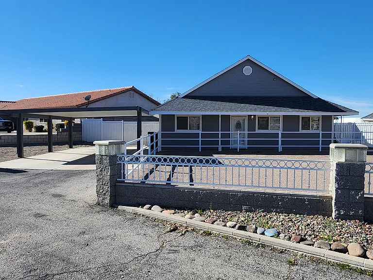 318 Fife St — Photo 1