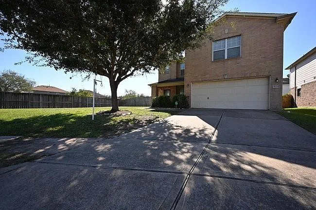 9403 Coatsworth Dr — Photo 45