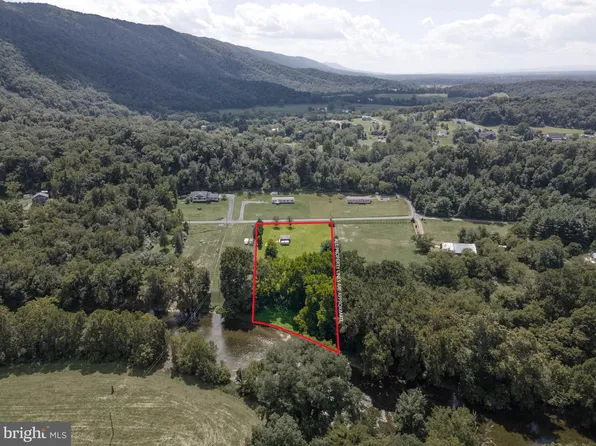 1806 Deer Rapids Rd, Strasburg, VA 22657