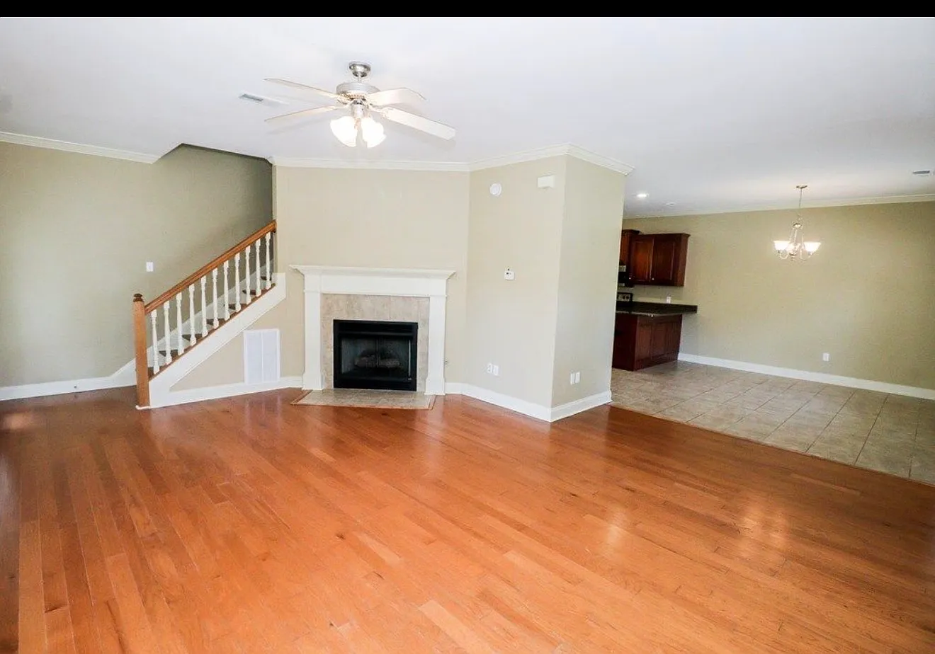 3 bed, 2.5 bath, 1558 sqft, $2,500 — Photo 1