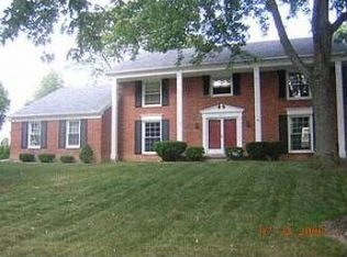 5575 Fox Hunt Ln, West Bloomfield, MI