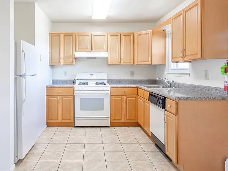 Rockwood Gardens Apartments — Photo 16