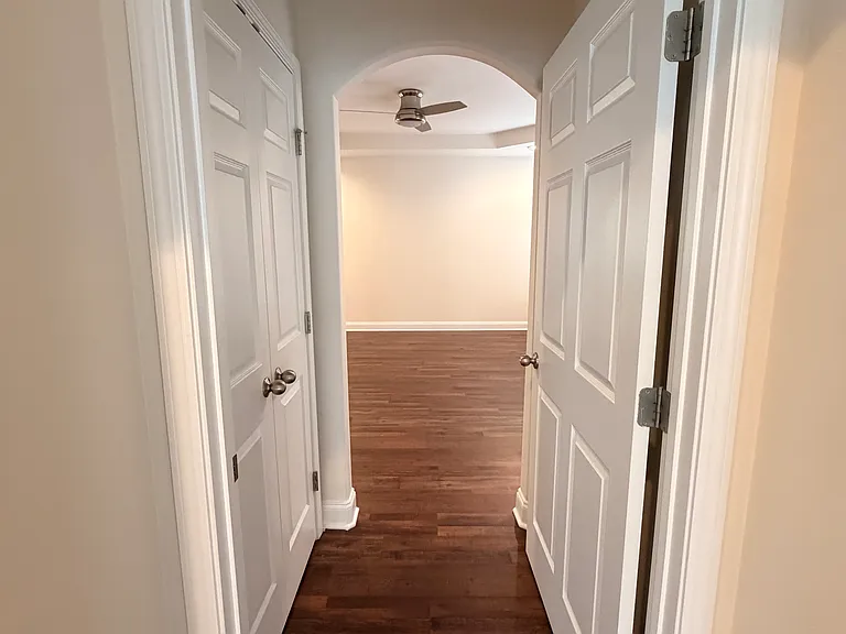 466 Carriage House Ln — Photo 9