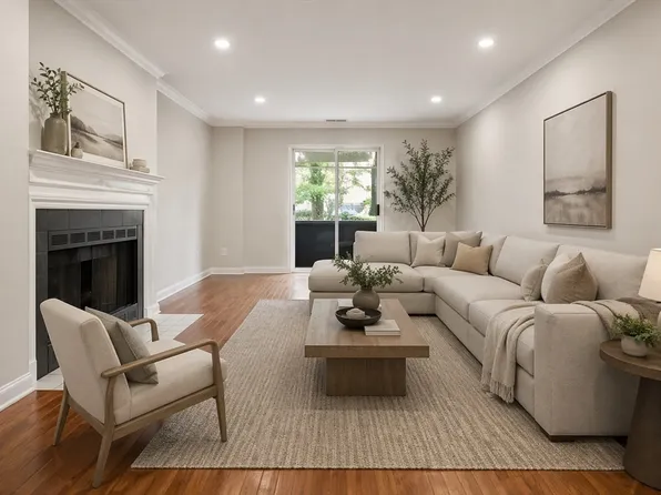 1216 Vfw Pkwy APT 40, West Roxbury, MA 02132