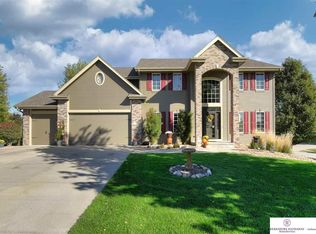8102 Reed Cir, Papillion, NE 68046
