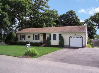 87 Adirondack Dr, Selden, NY 11784