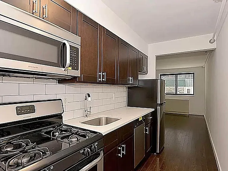 140 W 19th St #2D — Photo 4