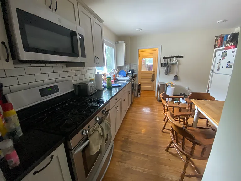 12 Seagrave Rd — Photo 4