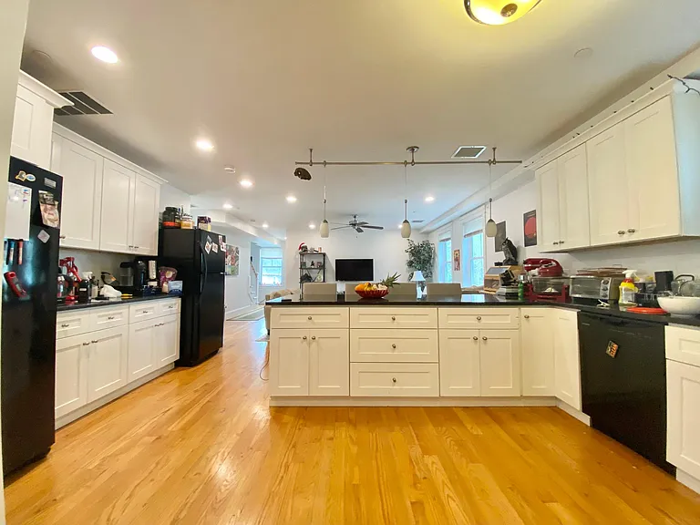 12 Fern St #2 — Photo 3