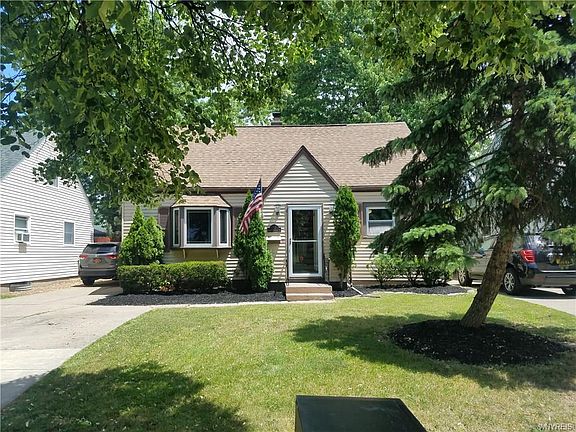 2nd image of 57 Nicholas Dr S