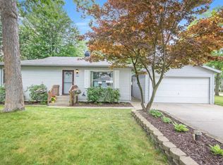 1931 Oak Cliff Dr NE, Grand Rapids, MI 49525